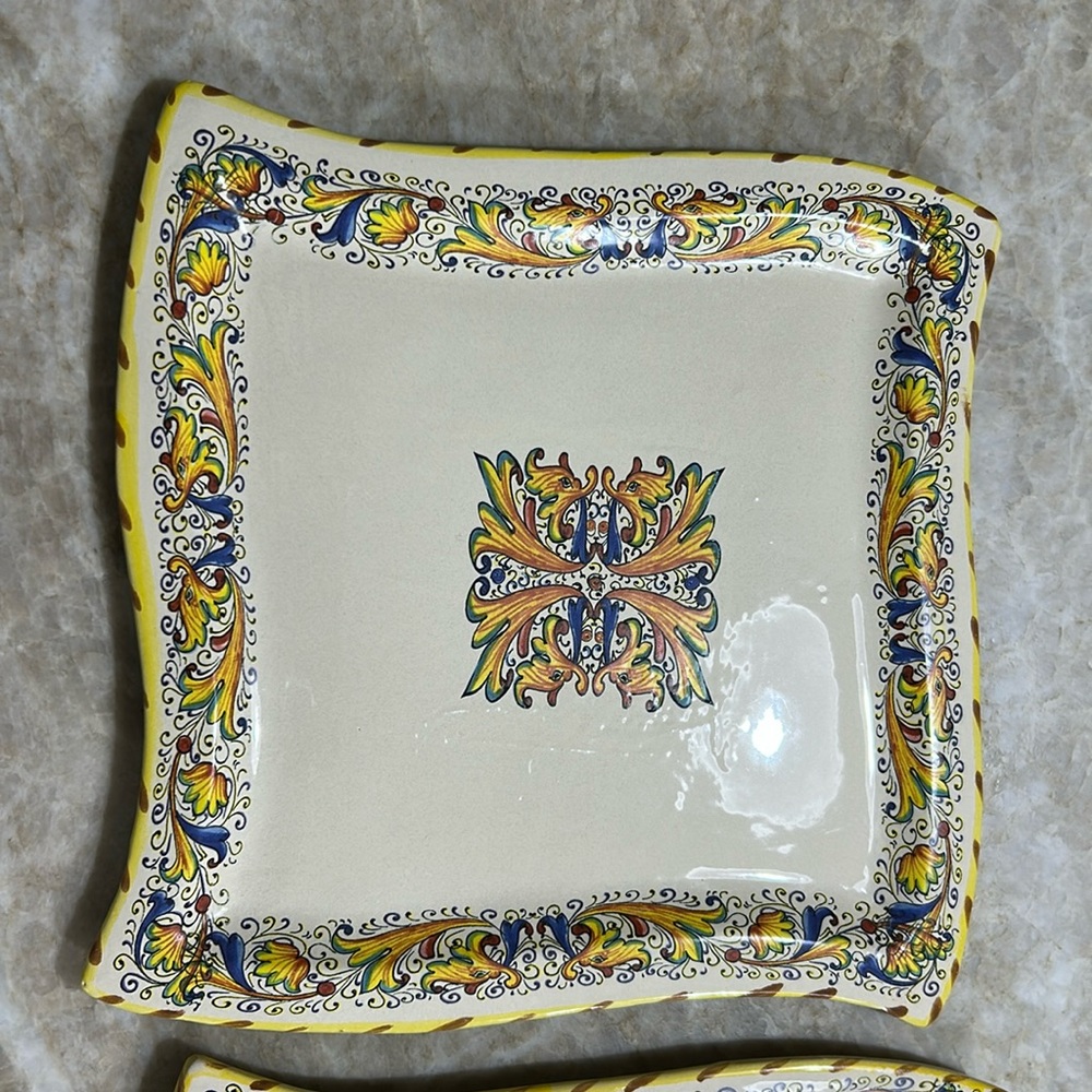 2 Meridiana platters
In excellent condition
10" square